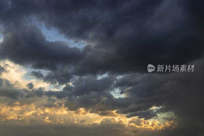 雷暴云季风戏剧性的天空