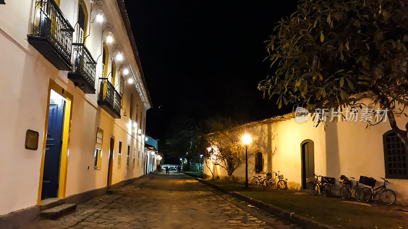 巴西里约热内卢历史村庄Paraty的夜景。保存了葡萄牙殖民地和巴西帝国的自治市