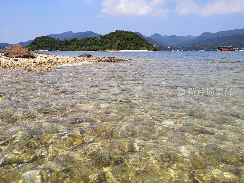 位于香港西贡白沙洲岛的清水