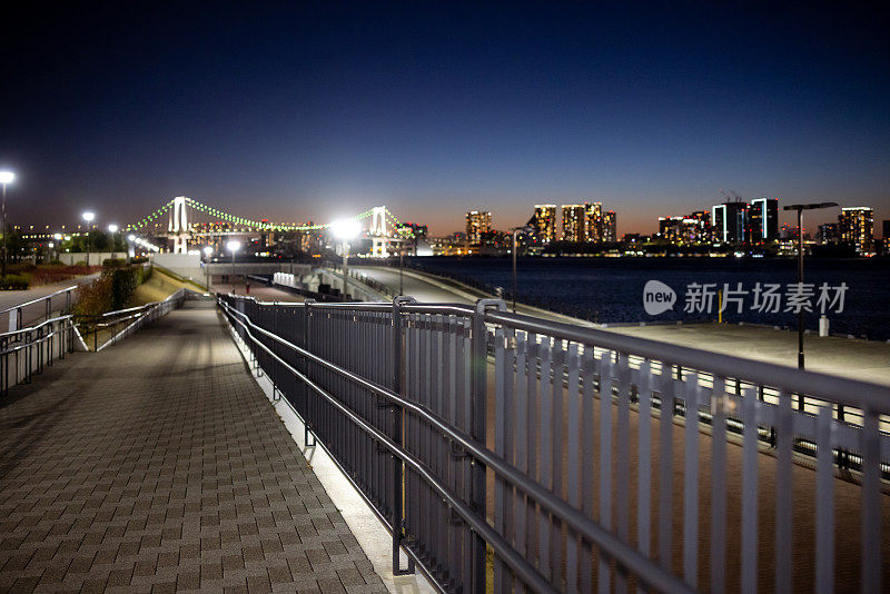 在东京湾的蓝色时间