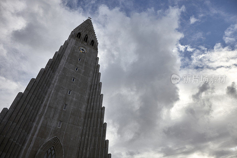 冰岛雷克雅未克市中心的Hallgrimskirkja教堂建筑