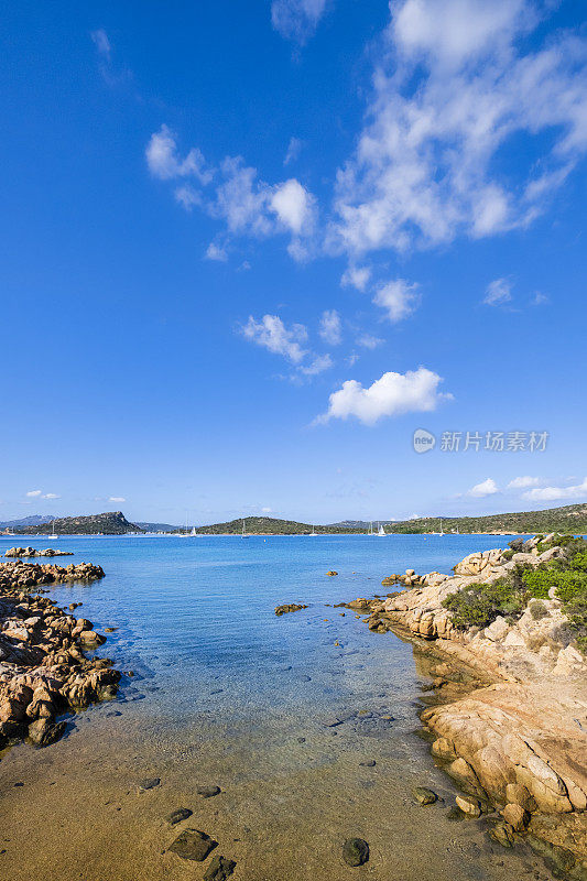 撒丁岛马达莱纳群岛南卡普里拉的海滨景观