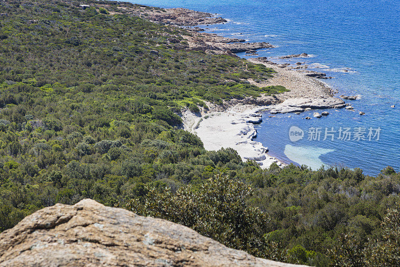 科西嘉岛南海岸的海滩景色