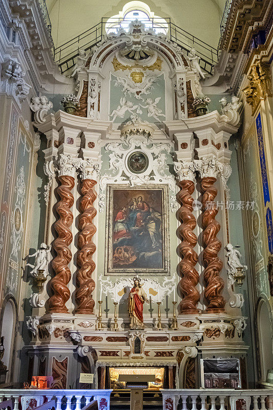 多尔塞多的圣托马索教堂内部，重建于18世纪