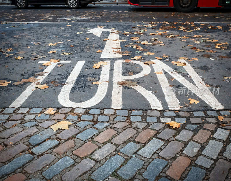 “Turn”——伦敦的道路标志