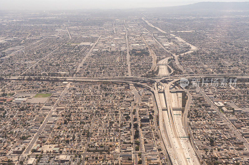 洛杉矶105和110高速公路的鸟瞰图