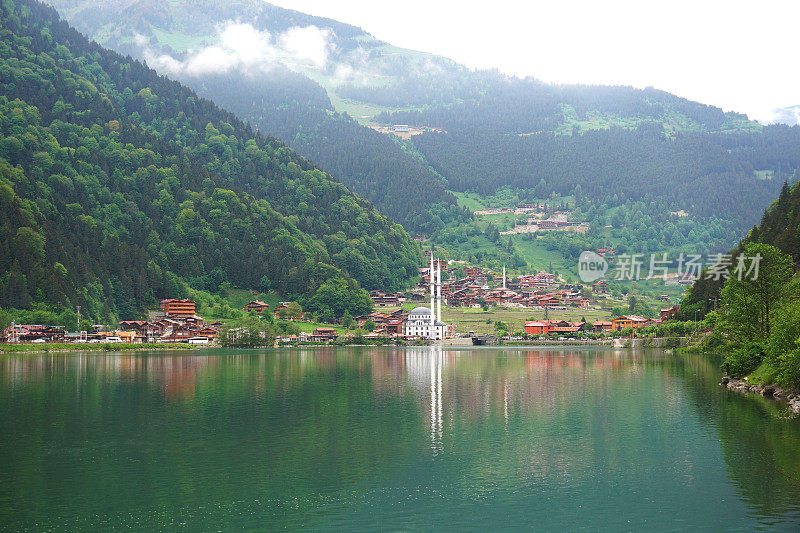 Uzungöl湖泊、村庄和清真寺