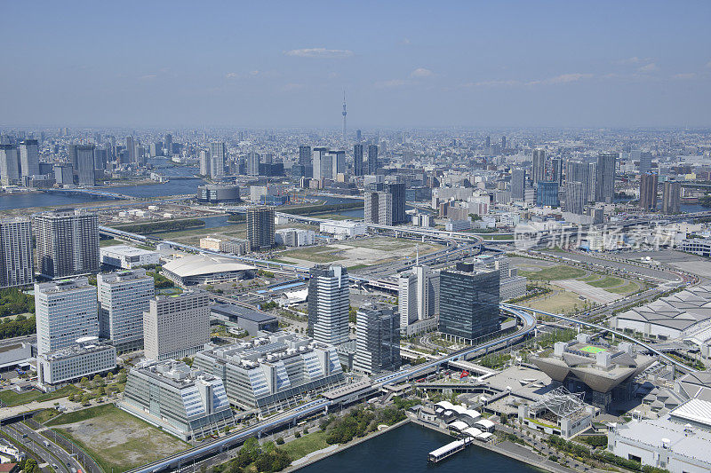Kokusaitenjijo站从南侧向天空树塔方向航拍，东京琴东