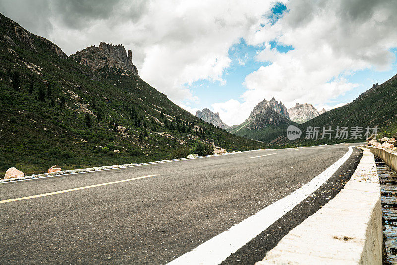 中国连宝业泽的山路