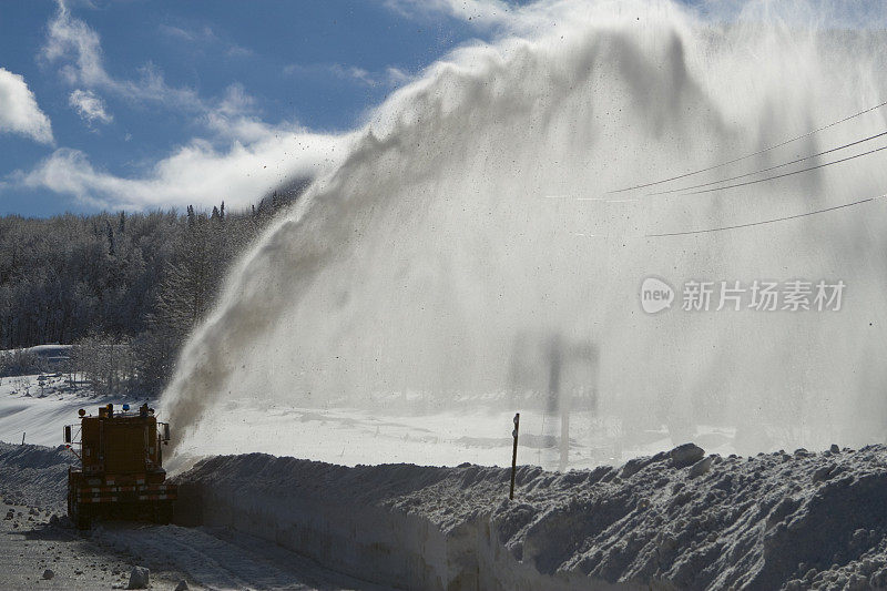 公路除雪车吹雪