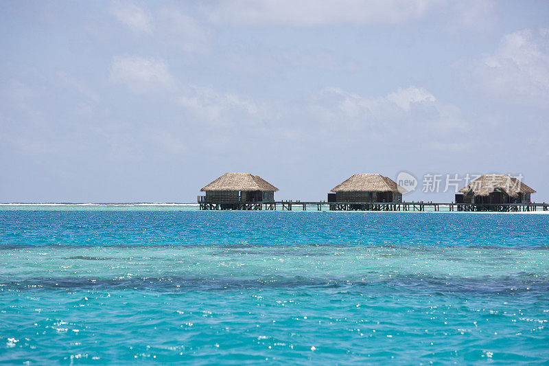 马尔代夫群岛私人水上别墅在一排