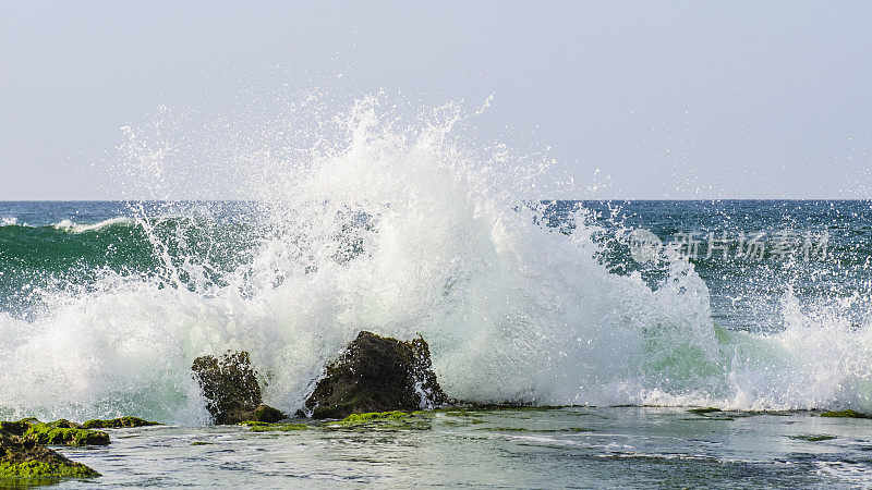 泼水