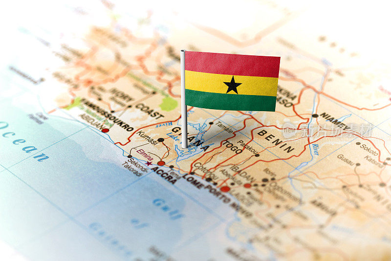 加纳用旗帜钉在地图上