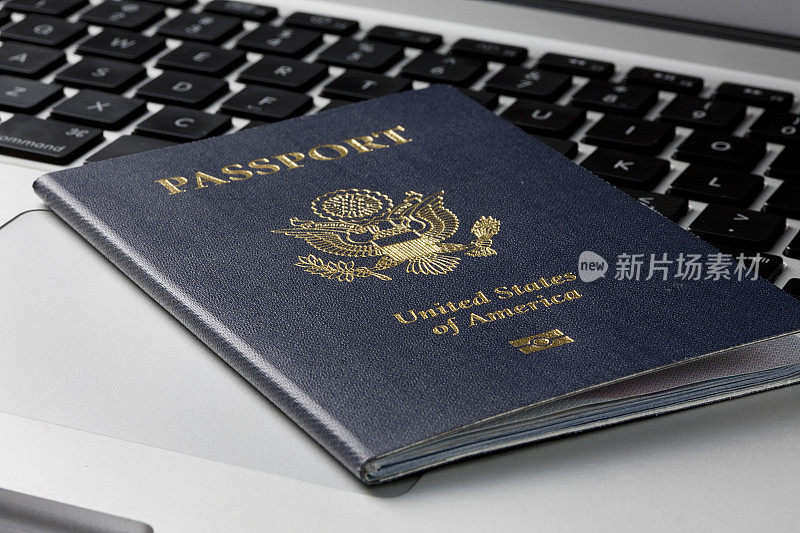 美国护照在笔记本电脑上