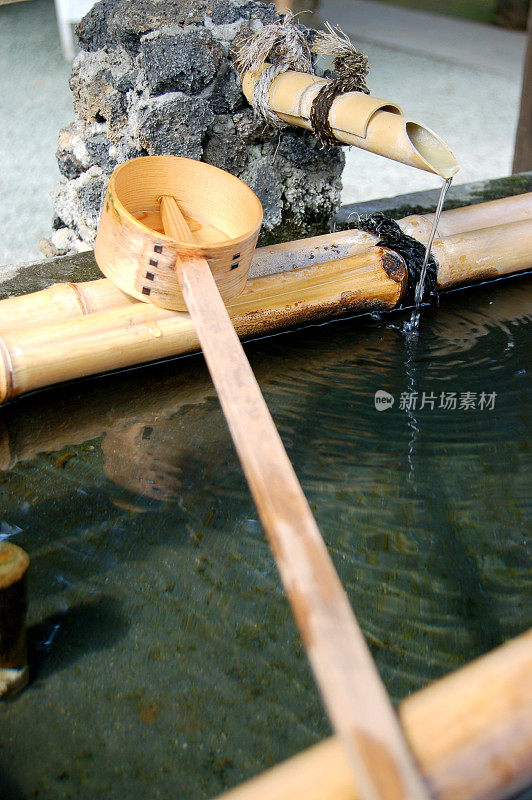 日本传统的竹喷泉
