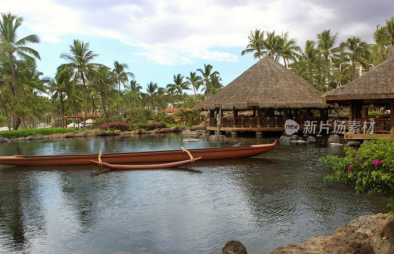 波利尼西亚独木舟和提基小屋