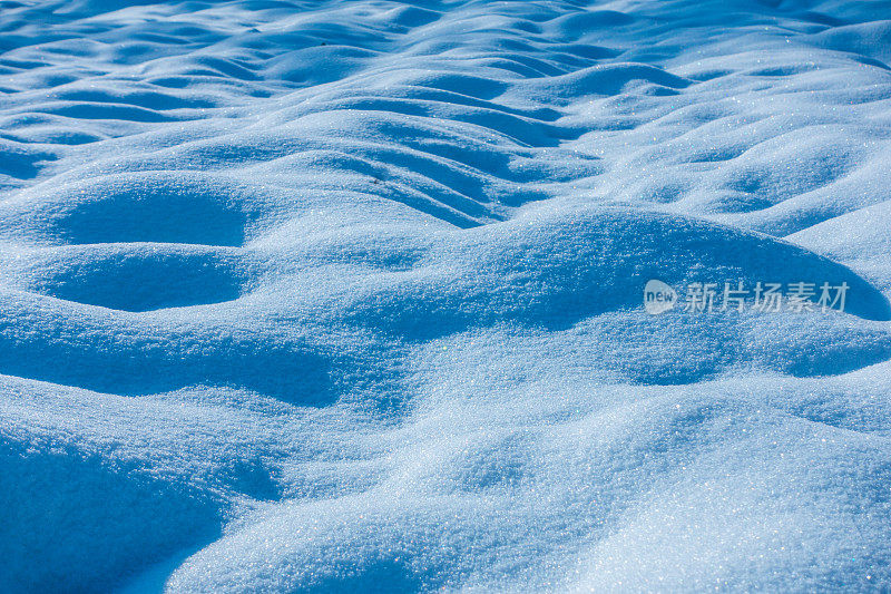 地上有雪