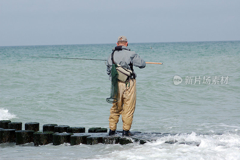 在波罗的海海滩钓鱼(德国)