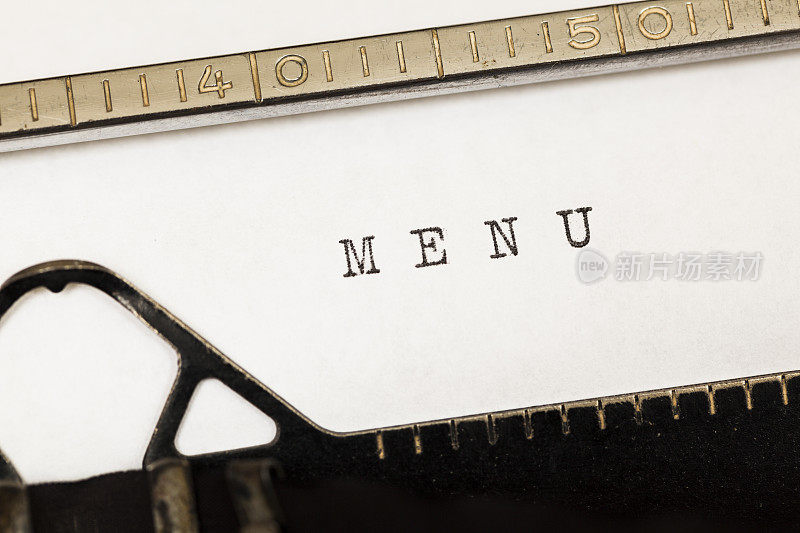 菜单是用旧打字机写的。