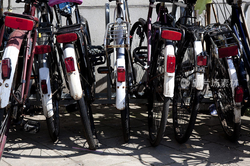 阿姆斯特丹停放的自行车