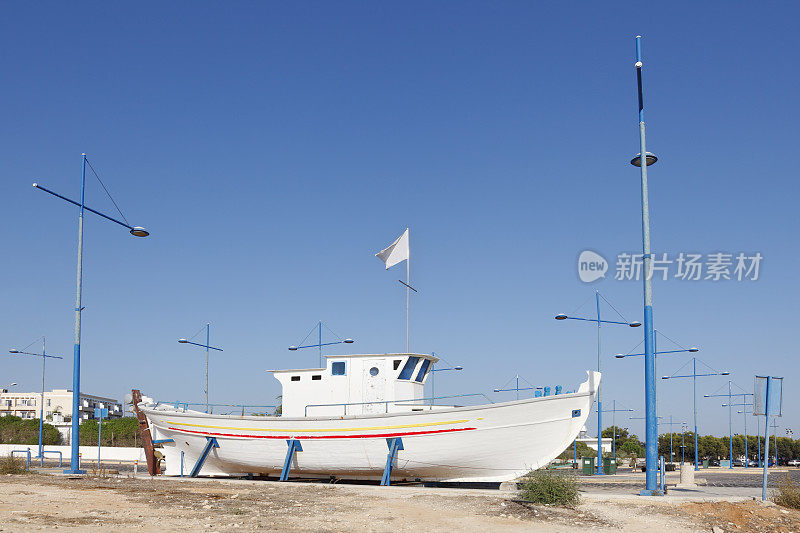 干船坞与白色船阿伊纳帕塞浦路斯