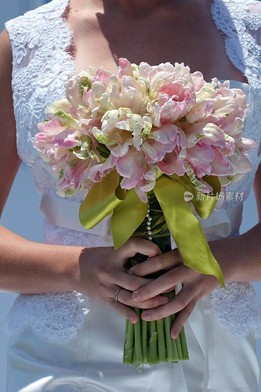 新娘手持的花束