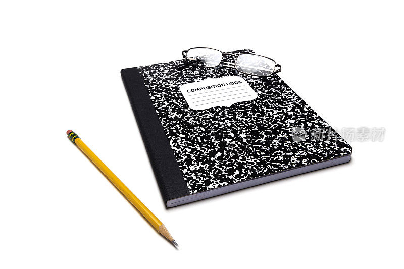 作文笔记本，眼镜和黄色铅笔在白色的背景