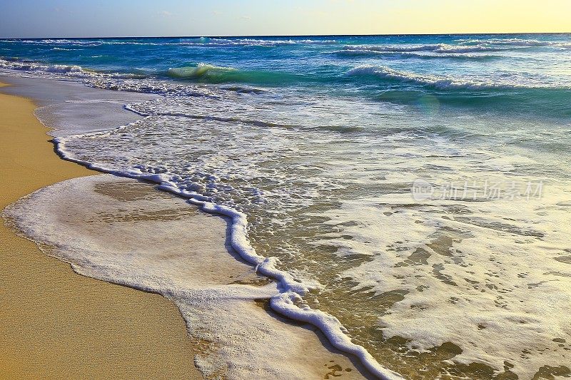 海滩海浪，里维埃拉玛雅景观-坎昆，加勒比热带天堂