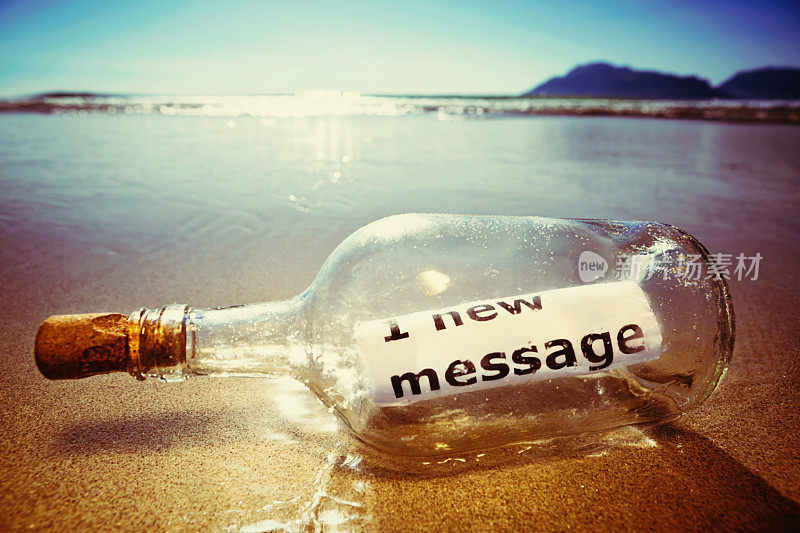 现代漂流者在瓶子里发送电子邮件“1新信息”