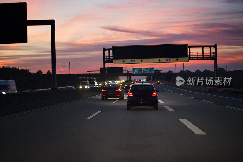 德国高速公路，黄昏的高速公路