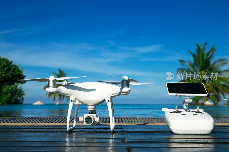 无人机四旋翼高分辨率数码相机和其遥控板与智能手机