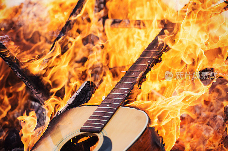 吉他着火了