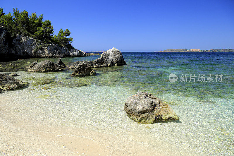 希腊凯法洛尼亚的海滩，清澈的海水