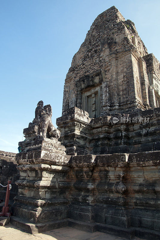 prerup是一座10世纪的印度寺庙，楼梯上有石头动物雕像