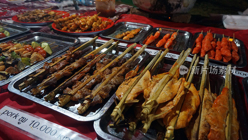 老挝琅勃拉邦夜市的烤肉串