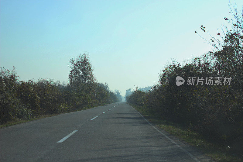 通往乡村土地的道路