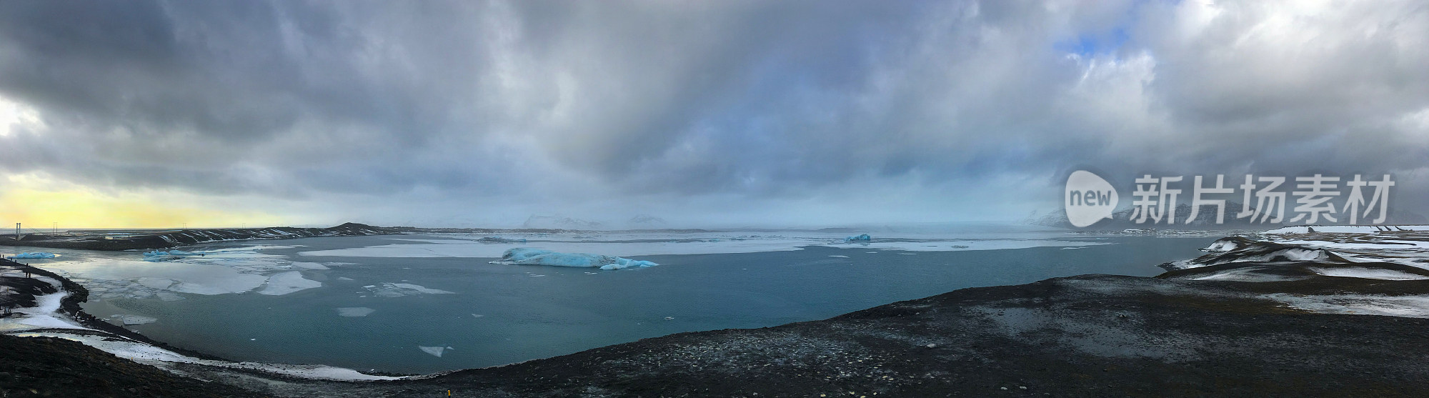 冬季Jokulsarlon湖的全景图