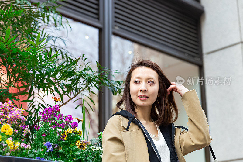 一个在东京等人的日本女人