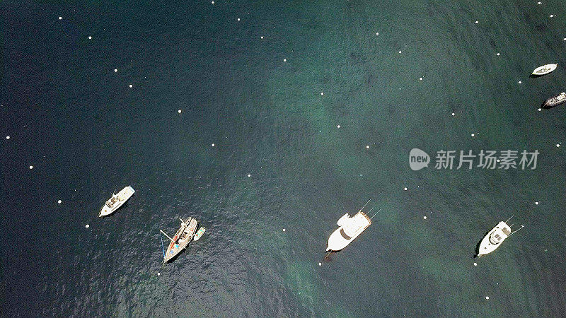 无人机扫视美丽的小镇阿瓦隆，卡特琳娜岛码头和码头
