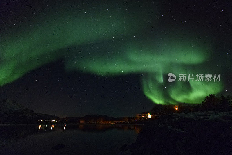 北极光，冬天在挪威北部上空的北极光