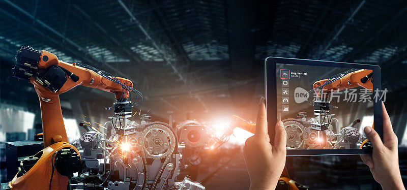 增强现实产业概念。手持式数字平板采用AR应用，通过监控系统软件对智能工厂汽车工业中的焊接机器人自动手臂机进行检测和控制。数字制造操作。