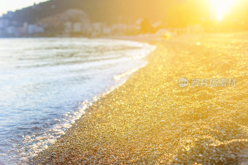 金色的海滩日落