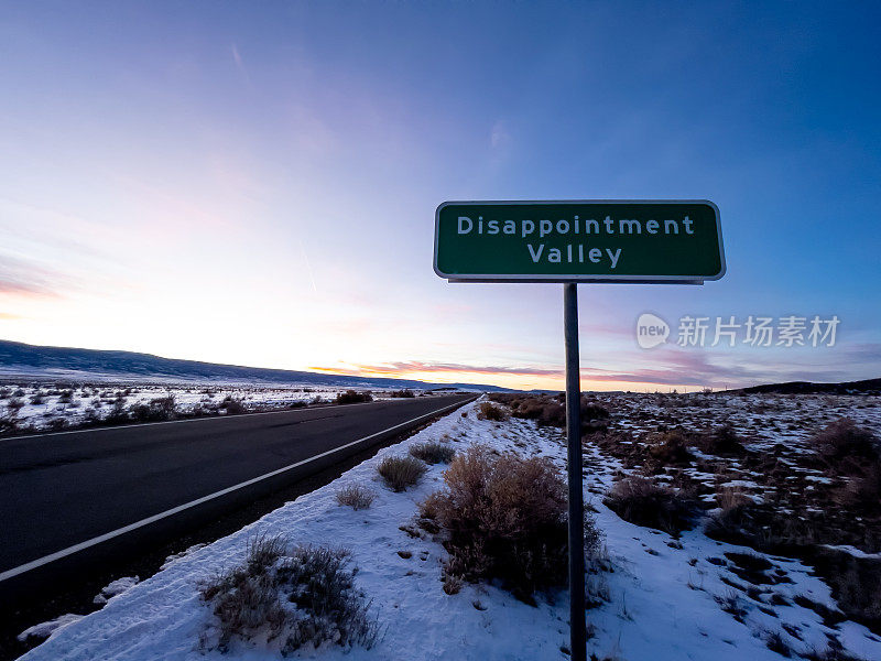 科罗拉多州的真实路标，上面写着失望谷，一个有着美丽日落的彻底绝望和沮丧的地方