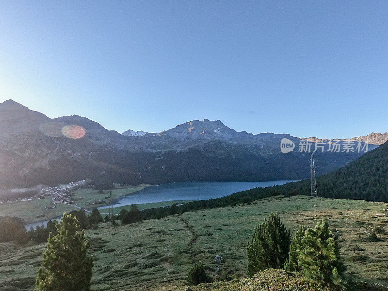 夏天的瑞士阿尔卑斯山