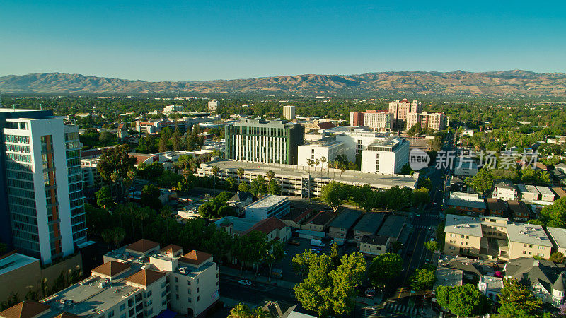 加州圣何塞市中心的圣何塞州立大学的航拍