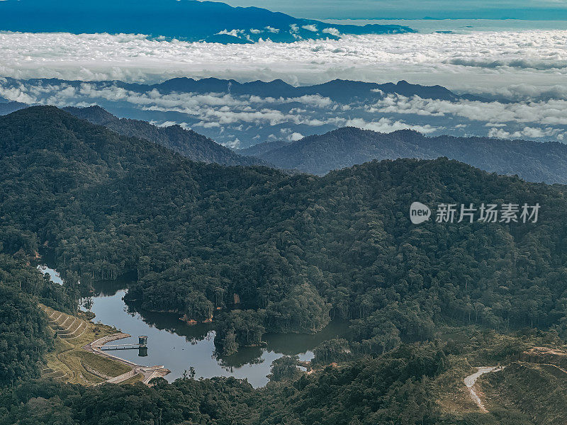 鸟瞰云海景观坝湖林山清晨云顶高地