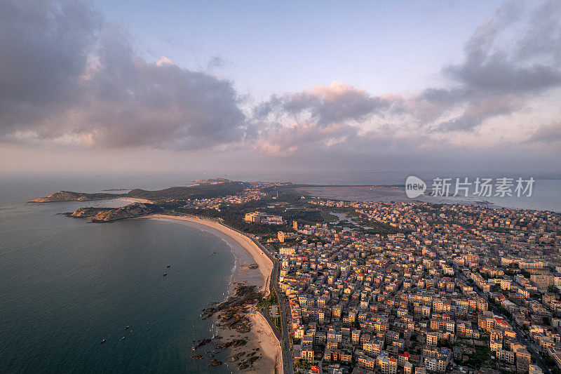 清晨，岛上密集的住宅区