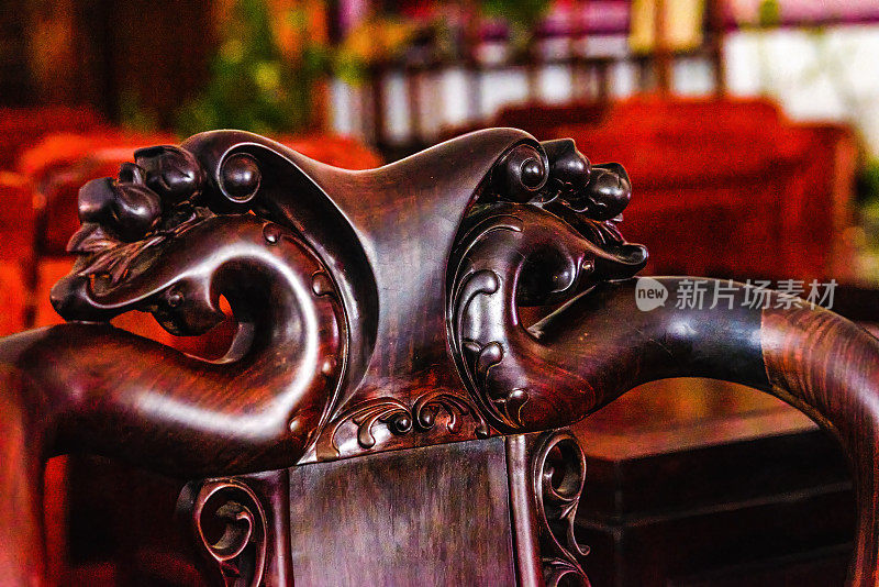 中国传统红木家具椅背特写
