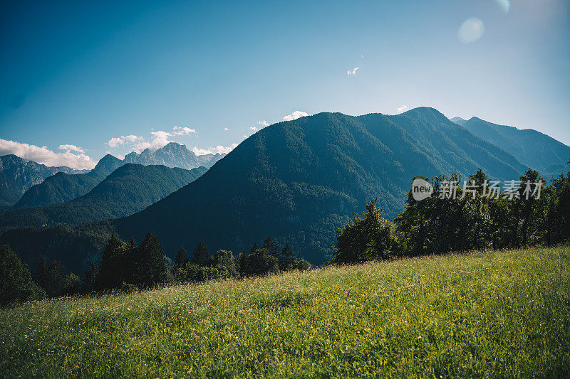 风景如画的特里格拉夫山全景