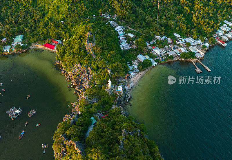 越南西南部，热带岛屿，江省Nghe岛，石灰岩岛屿的蓝色海水的抽象航空照片